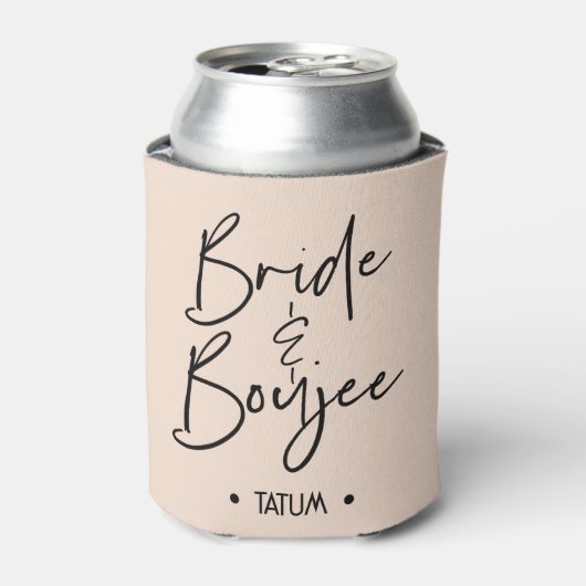 Custom Tan Bride und Boujee Can Cooler Bachelorett Dosenkühler (Kanne Vorderseite)