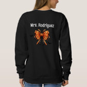 Custom Teacher Ghost und Bow Halloween Reading Sweatshirt (Rückseite)