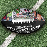 Custom Team Best Coach je Foto Collage Football<br><div class="desc">Ein personalisierter Foto Collage Football ist ein tolles Geschenk für einen Fußballtrainer. Personalisieren Sie es mit dem Coaches-Namen und Teamnamen und einem sentimentalen Satz. Entworfen für Sie von BlackBerry Boulevard.</div>