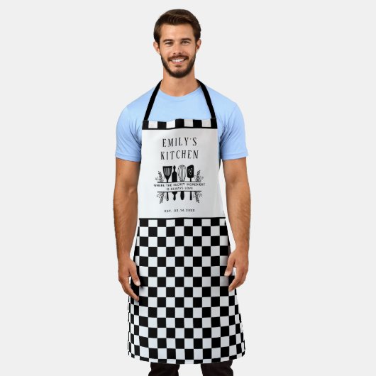 Custom Text, Black and White Checker Plaid Kitchen Schürze (Getragen)