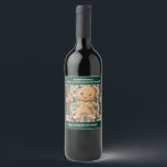 Custom text Crumbly Christmas Kundgebung Gingerbre Weinetikett<br><div class="desc">Dieses festliche Weinflaschenlabel ist Teil der unglaublich witzig "Crumbly Christmas Kundgebung Gingerbread" Kollektion, die garantiert jedem Pickleball-Fan Feiertagsstimmung bringen wird! Der Star des Designs ist ein charmanter Lebkuchenmann mit einem Paddel und einer kleinen Kugel, bereit für ein Spiel - oder vielleicht nur einen Schluck von Ihrem Lieblingswein. Der karierte Weihnachtsgeschmack...</div>