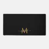 Custom Text Name Monogram Minimalist Black & Gold Schreibtischunterlage (Vorderseite)