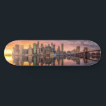 Custom Text New York City Skyline Skateboard<br><div class="desc">In meinem Geschäft finden Sie weitere NYC-Artikel.</div>