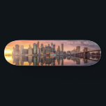 Custom Text New York City Skyline Skateboard<br><div class="desc">In meinem Geschäft finden Sie weitere NYC-Artikel.</div>