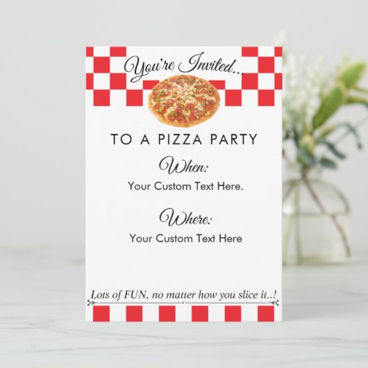Custom Text Pizza Party|Fun Red White Schachbrett Einladung (Stehend Vorderseite)