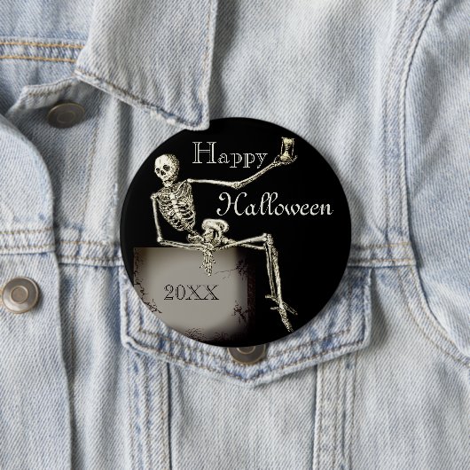 Custom Text Skeleton auf Tomb Happy Halloween Button (Beispiel)