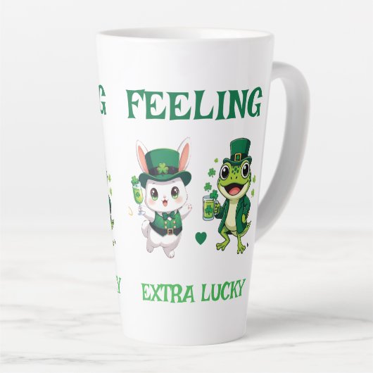 Custom Text St. Patrick's Day Frog and Bunny Milchtasse (Rechte Ecke)