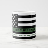 Custom Thin Green Line USA Flag Military Soldier Jumbo-Tasse (Vorderseite)