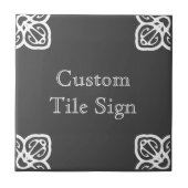 Custom Tile Sign - Spanisches Weiß auf Grau Fliese (Vorderseite)