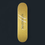 Custom Trendy Monogram Imitate Gold Foil Skateboar Skateboard<br><div class="desc">Ein individuelles trendiges, stilvolles Imitat mit Goldfolie-Skateboard mit Monogramm. Ein stilvolles Drehbuch für eine Touch schicker Eleganz. Fügen Sie Ihrem Boarding ein wenig Glanz hinzu. Personalisieren Sie Ihre Daten mit Ihrem Namen, Monogramm, Initial oder Text. Wenn Sie es vorziehen, können Sie die Textfarbe und den Stil des Schriftartes ändern, indem...</div>