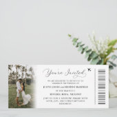 Custom Tropical Destination Boarding Pass Hochzeit Einladung (Stehend Vorderseite)