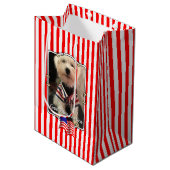 Custom Two Fotos USA Flag Patriotic Niedlich Mittlere Geschenktüte (Vorderseite Schrägansicht)
