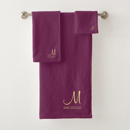 Custom Typografy Monogram Name Bordeaux & Gold Badhandtuch Set (Insitu)