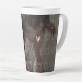 Custom Valentine's Day Romantic Couple Foto Milchtasse (Rechte Ecke)