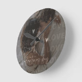Custom Valentine's Day Romantic Couple Foto Runde Wanduhr (Winkel)