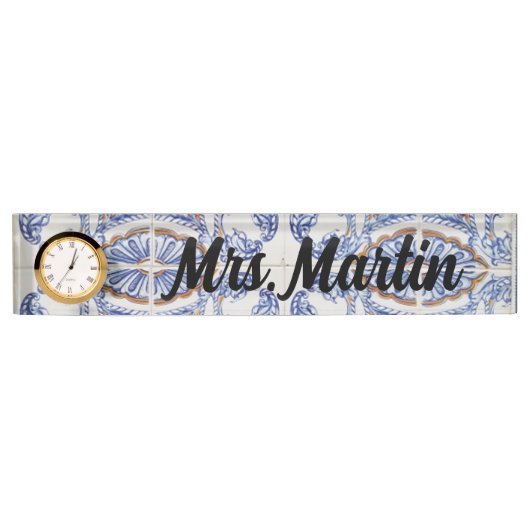 Custom Vintag Blue Portuile Tile Clock Namensplakette (Vorderseite)