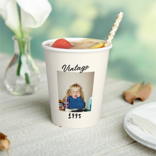 Custom Vintage Birthday Photo Retro Design Pappbecher (In Situ)