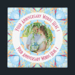 Custom Wedding Anniversary Blue Foto Gruß Magnet<br><div class="desc">Gewohnter Hochzeitstag Star Blue Pinkish Rot Peach Foto Gruß Zierschmuck Foto Gruß Magnet Dekoration Geschenke. Mit diesem hübsch pastellblauen, rosa, warmen Pfirsich und dem türkisfarbenen, geometrischen Kunststar Magneten dekorieren Sie Ihre Zuhause- oder Kochecke zum Jubiläum. Geben Sie Ihrem Zuhause ein maximalistisches, fröhliches, cooles Farbenglühen. Moderne Dopamin-Dekoration in der Küche für...</div>