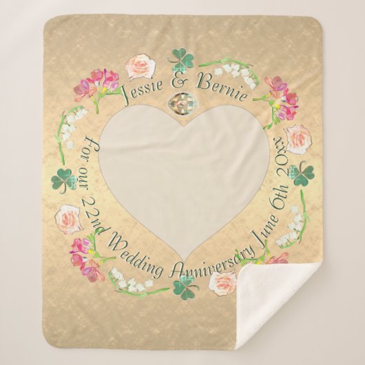 Custom Wedding Anniversary Fresia Floral Sherpadecke (Vorderseite)