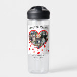 Custom Wedding Anniversary Heart Foto Collage Trinkflasche<br><div class="desc">Angepasste Hochzeitanfänger Herzfoto Collage. Personalisieren Sie diese Jubiläumsvorlage mit 15 Fotos,  Namen</div>
