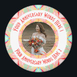 Custom Wedding Anniversary Rosa Foto Gruß Magnet<br><div class="desc">Gewohnter Hochzeitstag Star Rosa Grün Pfirsich Orange Turquoise Foto Gruß Zierdekoration Foto Gruß Magnet Dekoration Geschenke. Mit diesem hübsch hellgrünen, pastellrosa, hellorangefarbenen, fröhlich roten, hübschen Pfirsich und dem türkisfarbenen, geometrischen Kunststar-Magneten dekorieren Sie Ihre Zuhause- oder Kochecke zum Jubiläum. Geben Sie Ihrem Zuhause-Interieur ein maximalistisches, fröhliches, warmes Farbglühen. Moderne Dopamin-Dekoration in...</div>