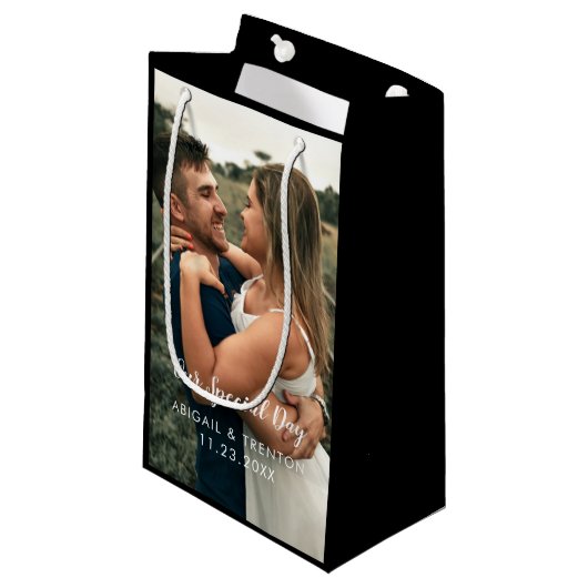Custom Wedding Day Foto Kleine Geschenktüte (Vorderseite Schrägansicht)