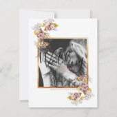 Custom Wedding Foto Floral Gold Script Weiß Einladung (Rückseite)