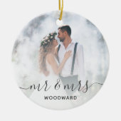 Custom Wedding Foto Mr. und Mrs. Gray Script Keramik Ornament (Vorne)