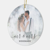 Custom Wedding Foto Mr. und Mrs. Gray Script Keramik Ornament (Links)