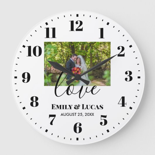 Custom Wedding Foto Simple Elegante Calligraphy Große Wanduhr (Vorderseite)