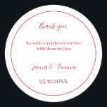 Custom Wedding Simple Red Runder Aufkleber<br><div class="desc">Eigener Hochzeitsticker mit roter Farbe,  Sie können den Namen des Paares und das Datum ändern,  und Ihre Nachricht für den Gast,  klicken Sie bitte auf den Link "Personalisierung".</div>