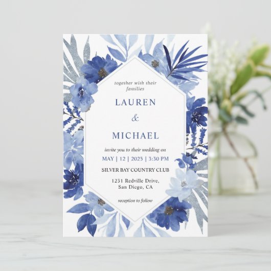 Custom White Blue Bouquet Frame Wedding Einladung (Stehend Vorderseite)