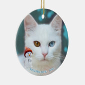 Custom White Cat Foto mit Niedlichem Snowman Keramik Ornament (Rechts)