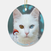 Custom White Cat Foto mit Niedlichem Snowman Keramik Ornament (Links)