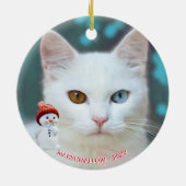 Custom White Cat Foto mit Niedlichem Snowman Keramik Ornament (Hinten)