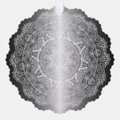 Custom White Mandala Wreath on Imitats Silver Ornament Karte (Vorderseite)
