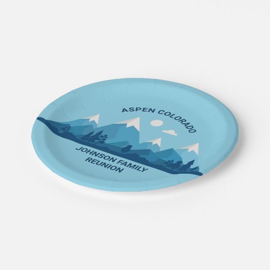 Custom Winter Family Wiedersehen Party Blue Mounta Pappteller (Schrägansicht)