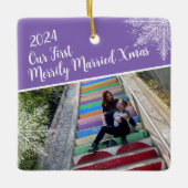Custom Year Unser erstes Verheiratetes Xmas Foto Keramikornament (Vorderseite)