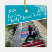 Custom Year Unser erstes Verheiratetes Xmas Foto Keramikornament (Vorderseite)