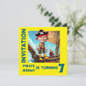 Custom Yellow Pirate 7th Birthday Boy Caricature Einladung (Stehend Vorderseite)