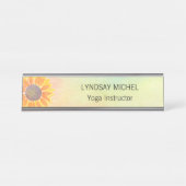 Custom Yoga Instructor Sunflower Schreibtischnamensplakette (Vorderseite )