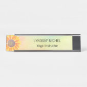 Custom Yoga Instructor Sunflower Schreibtischnamensplakette (Vorderseite )