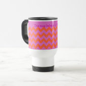 Custom Zigzag Travel Mug, Magenta Orange Chevrons Reisebecher (Vorderseite Links)