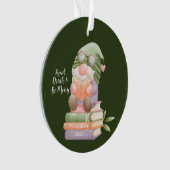 Customer Niedlich Gnome Reading Book Mit Monogramm Ornament (Vorderseite)