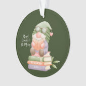Customer Niedlich Gnome Reading Book Mit Monogramm Ornament (Vorderseite)