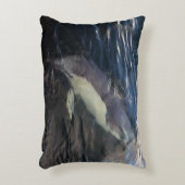 Customised Common Dolphin Swimming Underwater Dekokissen (Vorderseite(Vertikal))