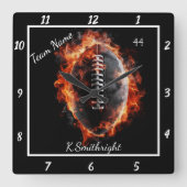 Customizable Flaming Football Team Quadratische Wanduhr (Vorderseite)