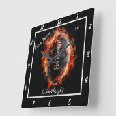 Customizable Flaming Football Team Quadratische Wanduhr (Winkel)