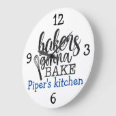 Customizable Kitchen Bakers gonna Bake Große Wanduhr (Winkel)