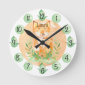 Customizable Leaf Baby Fox Nursery Clock Medium Runde Wanduhr (Vorderseite)